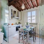 Helene Smart Flat With Elevator Inside Apartment