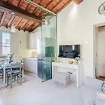 Helene Smart Flat With Elevator Inside Lucca