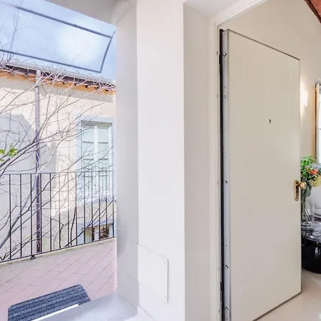 Helene Smart Flat With Elevator Inside Apartment
