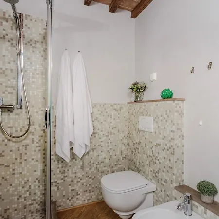 Helene Smart Flat With Elevator Inside דירה לוקה