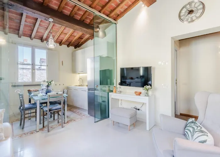 Helene Smart Flat With Elevator Inside Λούκα