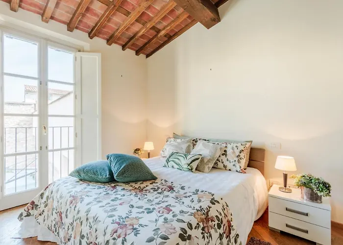 Helene Smart Flat With Elevator Inside Λούκα