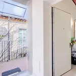 Helene Smart Flat With Elevator Inside Apartman